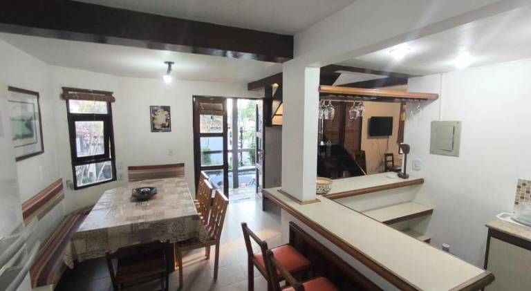 Ample vacation home with pool | Pets are welcome — photo 5