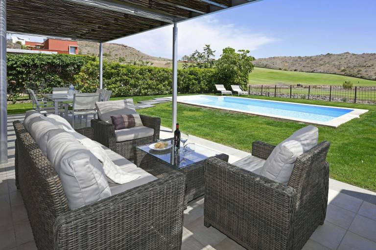 Wonderful house with terrace, private pool & yard | Pet-friendly — photo 2