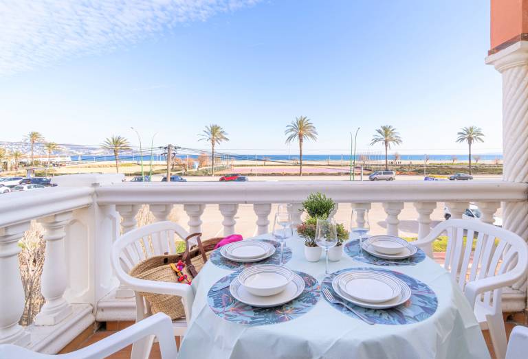 Fully equipped rental apartment with yard & terrace | Next to the beach | Dogs allowed — photo 2