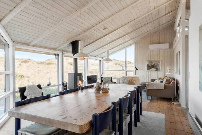 House with grill, patio & hot tub — photo 3