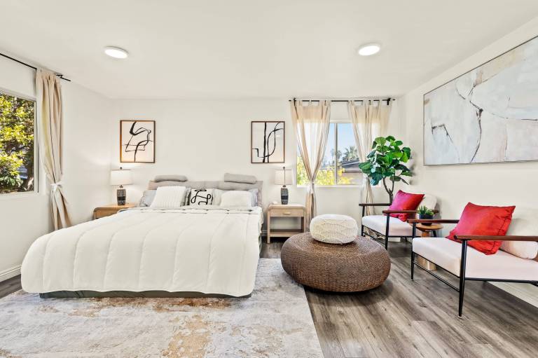 Near DTLA Gem Stylish Private Suite w King bed