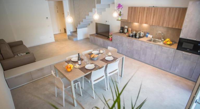 Serviced apartment with pool, BBQ & hot tub — photo 3