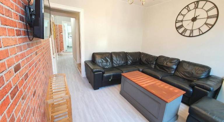 House with 3 rooms for 10 persons in Luton