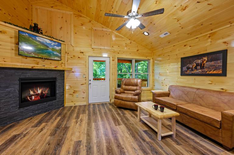 We love Dogs! Hot Tub, Pool Table, Media Room, Easy Access Free Tickets! — photo 5
