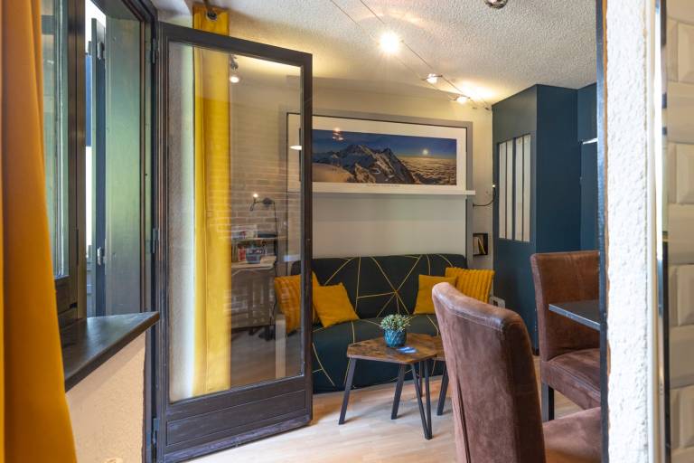 Apartment 'Charmant Appartement Avec Balcon' with Mountain View, Balcony and Wi-Fi — photo 2