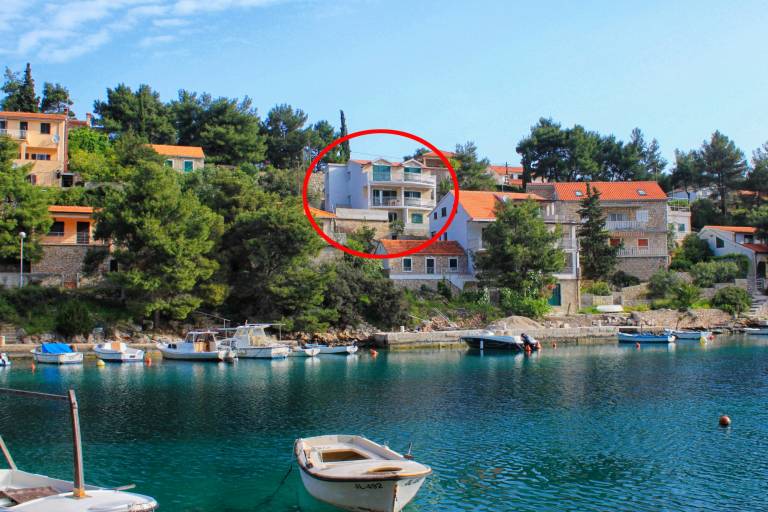 Wonderful studio with barbeque, garden & terrace | Sea view | Beach nearby | Pets allowed in Hvar