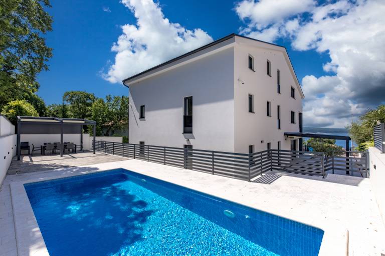 Luxury Pool Apartment With Sea View in Crikvenica