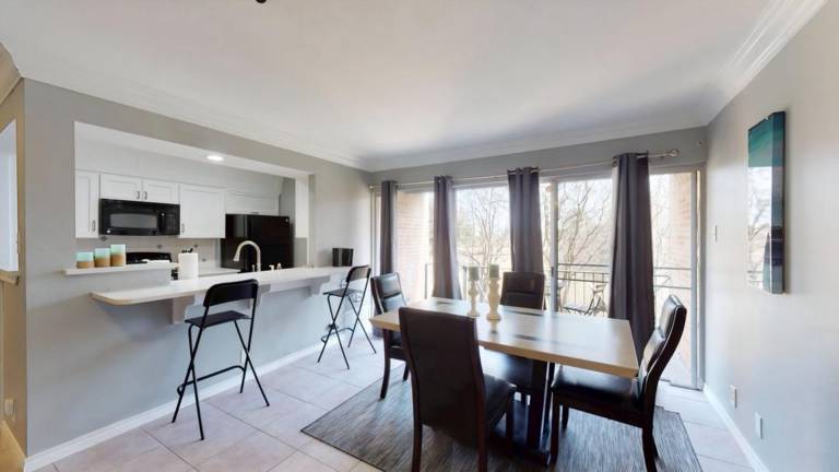 Condo with pool — photo 4