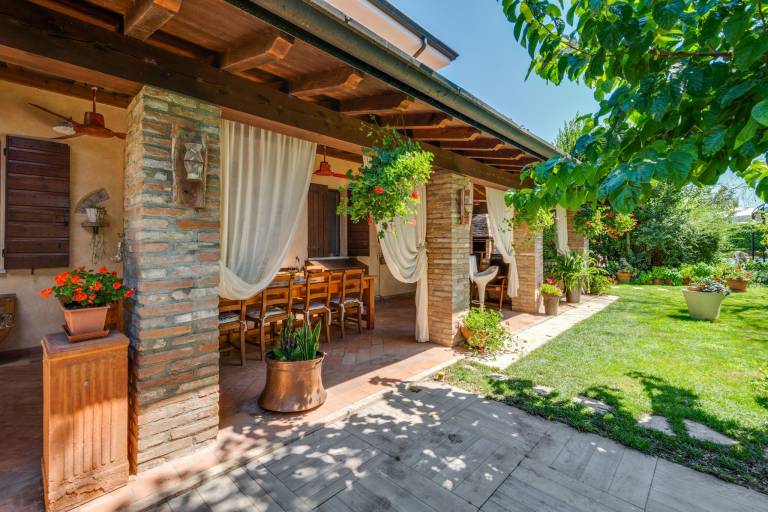 Family-friendly ample house with barbeque & pool | Pets allowed in Mantua