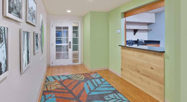 WoodSpring Suites Columbus Urbancrest — photo 3
