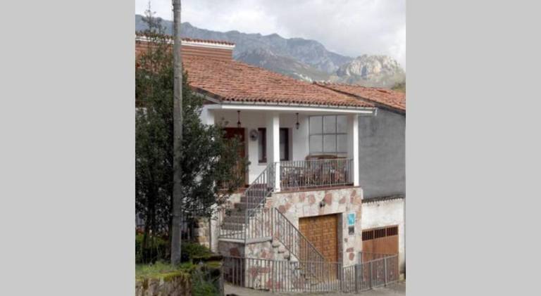 Spacious vacation home with patio | Pet-friendly in Cabrales