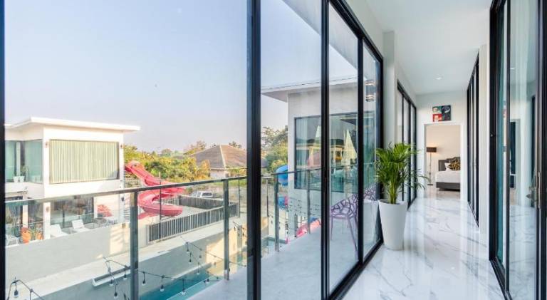 Villa with pool & jacuzzi | Pets are welcome — photo 5