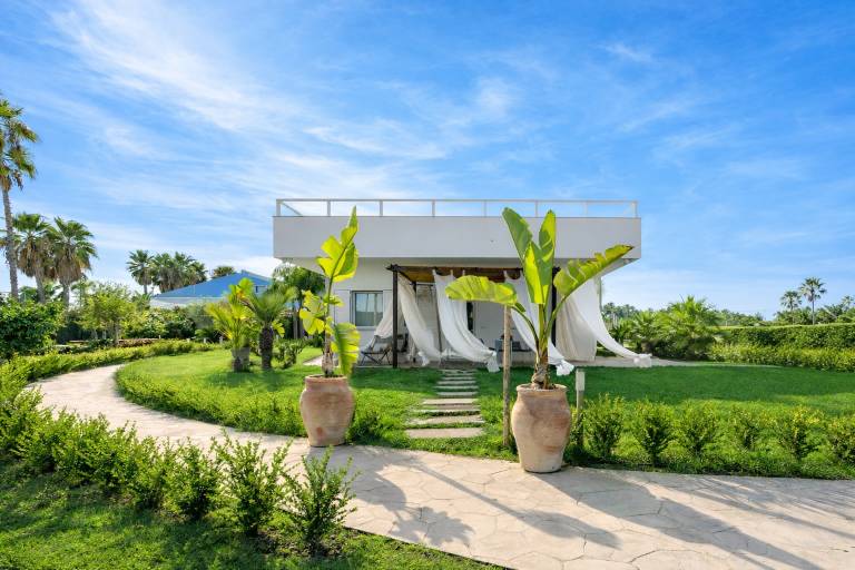 Rental apartment with terrace & garden in Pozzallo