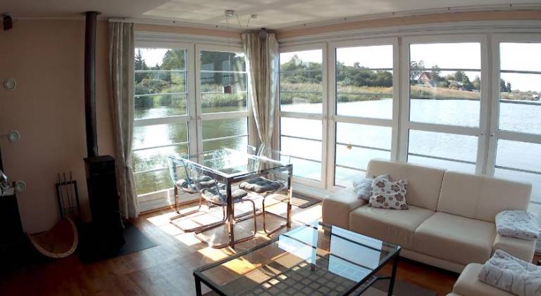 Boat with 2 rooms for 5 persons — photo 2