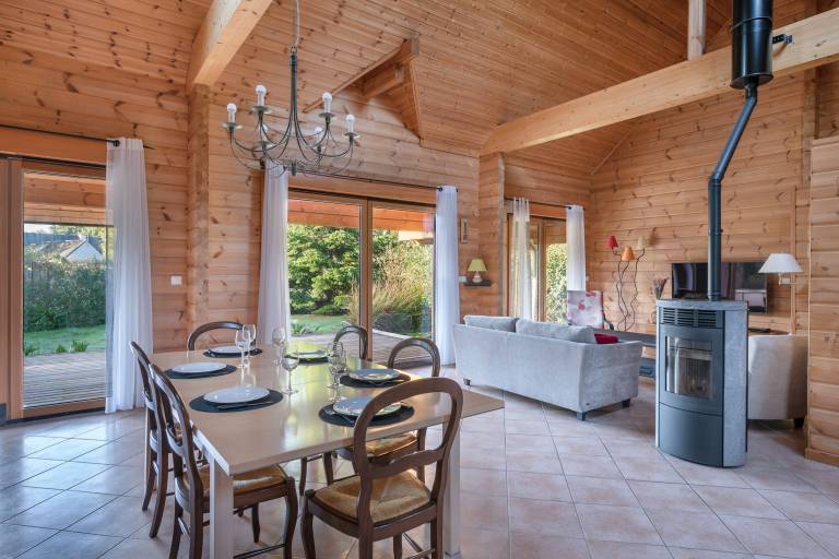 House with patio, yard & barbecue — photo 3