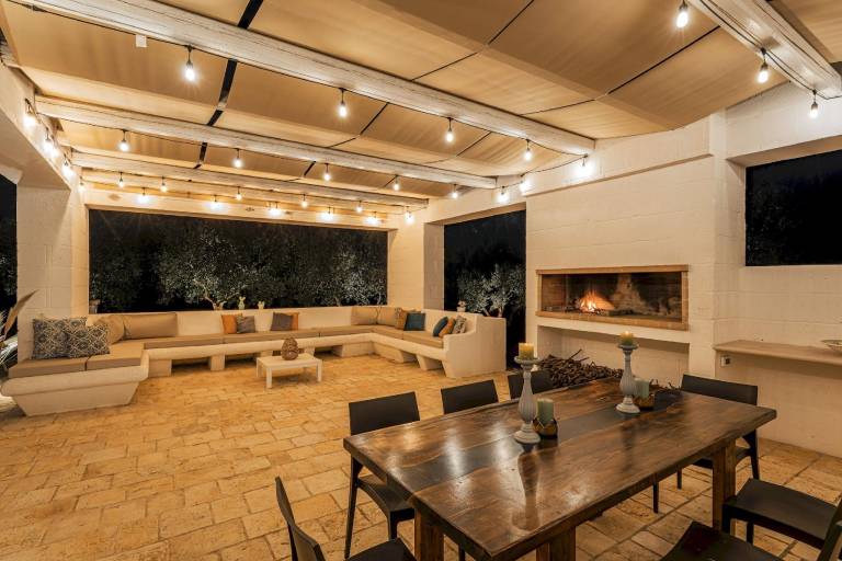 Villa with private pool, grill & yard — photo 3