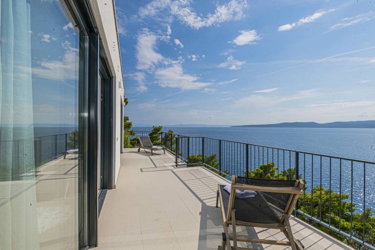 Fully equipped villa with yard, sauna & hot tub | Pool view | Pets are welcome — photo 4