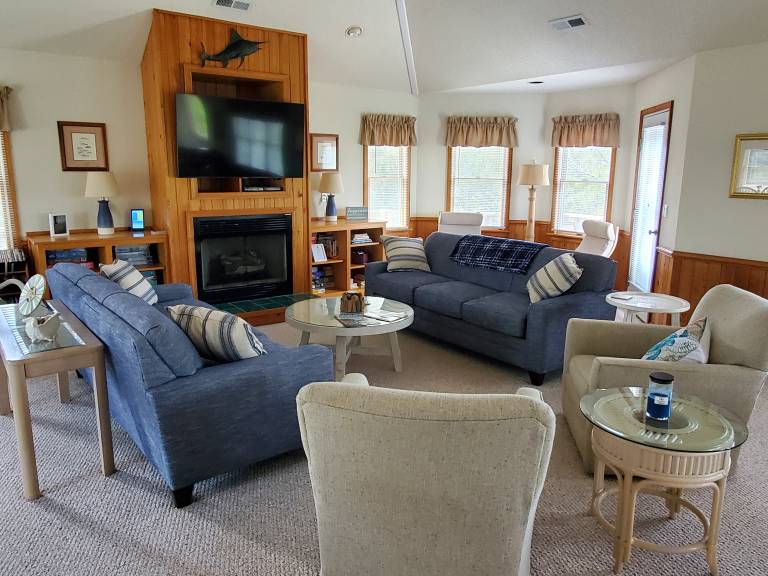 Only 800 feet to the beautiful beaches! Private 16x32 pool. Hot Tub. Pets ok. Pool Table — photo 3
