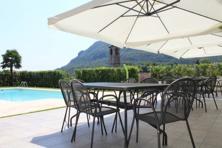 Holiday apartment with yard & pool — photo 5
