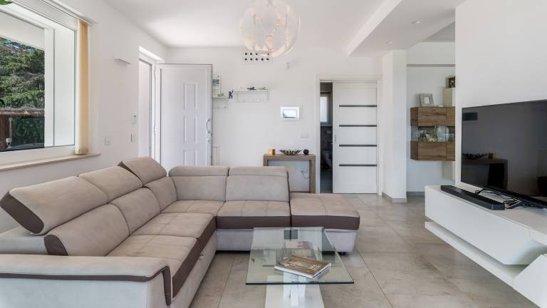 Family-friendly nice villa with BBQ, yard & private pool | Pool view | Suitable for remote work | Pets allowed — photo 3