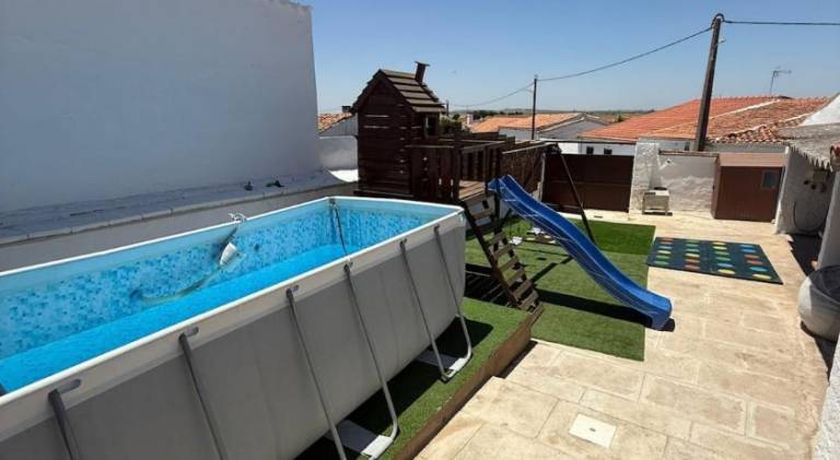 Pleasant vacation home with terrace, private pool & barbecue | Pets allowed — photo 5