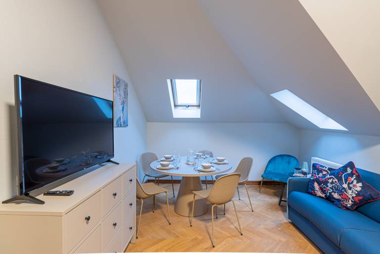 R⓷ XIXc Cottage by Dandelion Apartments & Suites — photo 3