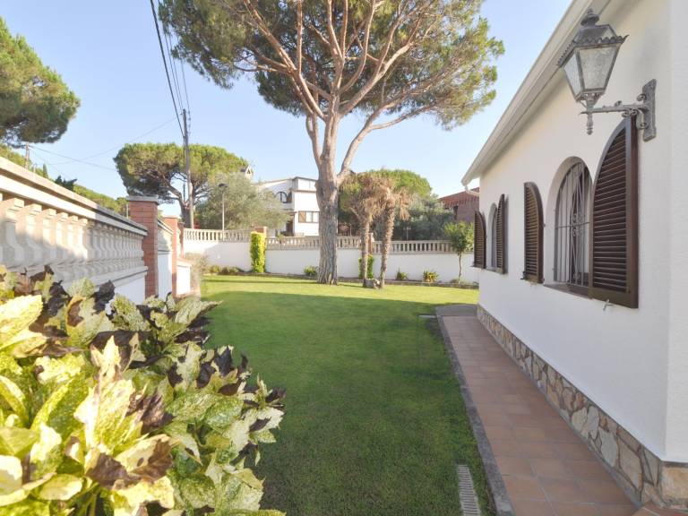 Villa with private pool, garden & BBQ — photo 4