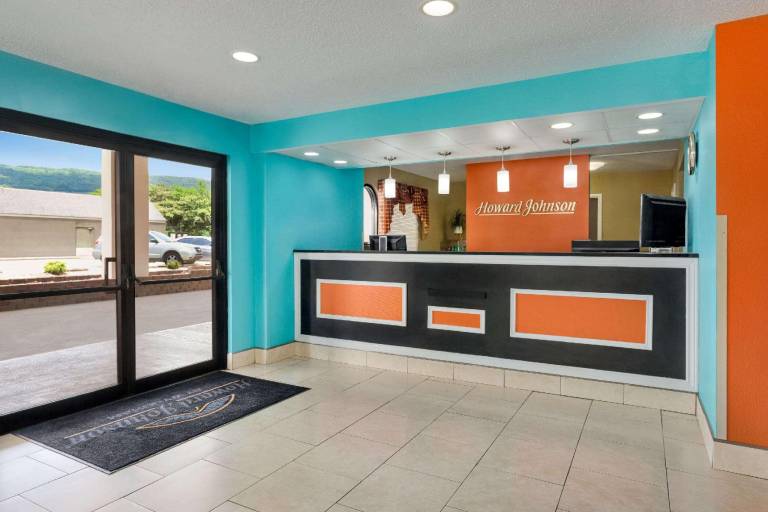 Howard Johnson by Wyndham Chattanooga Lookout Mountain I-24 — photo 4