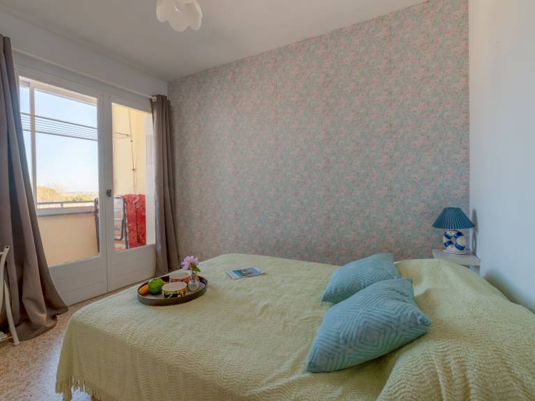 Apartment with terrace — photo 4