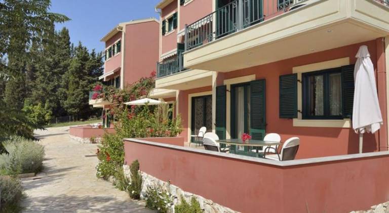 Rental apartment with pool, patio & barbecue — photo 4