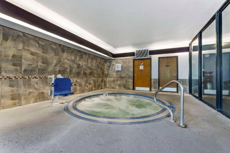 Comfort Suites Near Vancouver Mall — photo 4