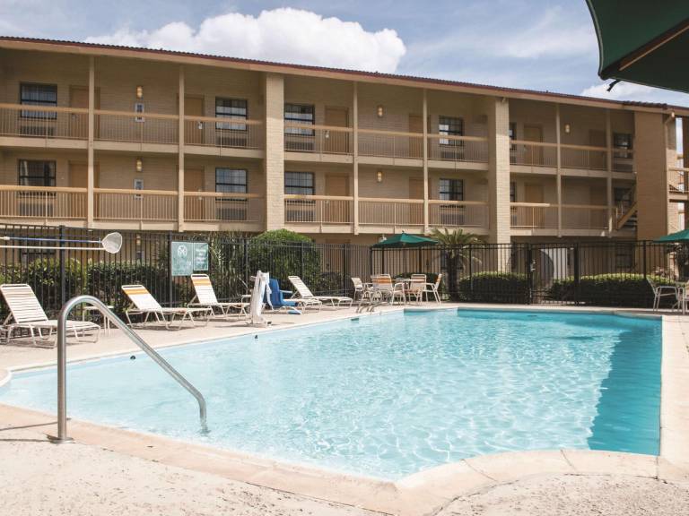 New Orleans Inn Veterans / Metairie — photo 2