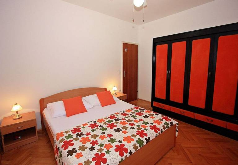 Apartment with barbecue & terrace — photo 5