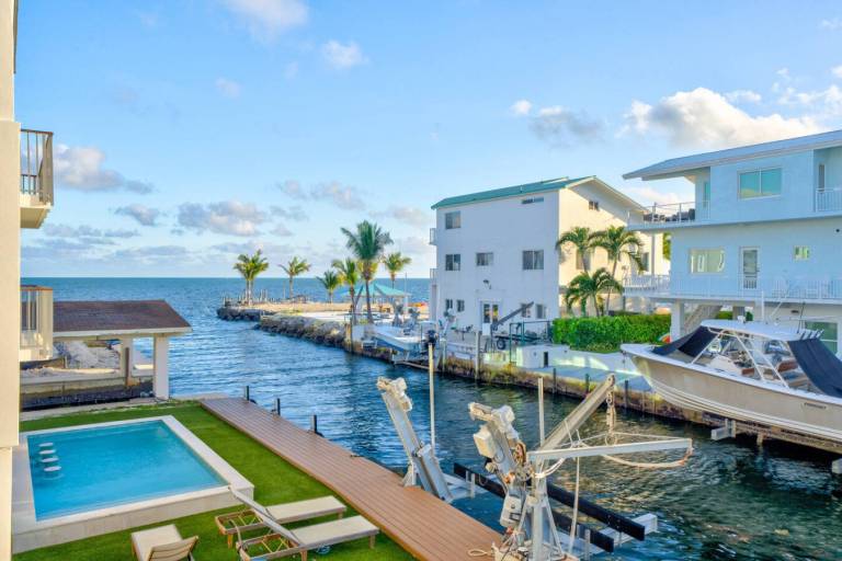 Boaters Dream! Canal-Front Coastal Retreat. — photo 3