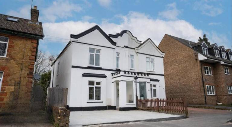 Aisiki Stays Uxbridge House, Near Heathrow & Denham 5-Bedroom & 2-Bathroom, Pet Friendly House with — photo 3