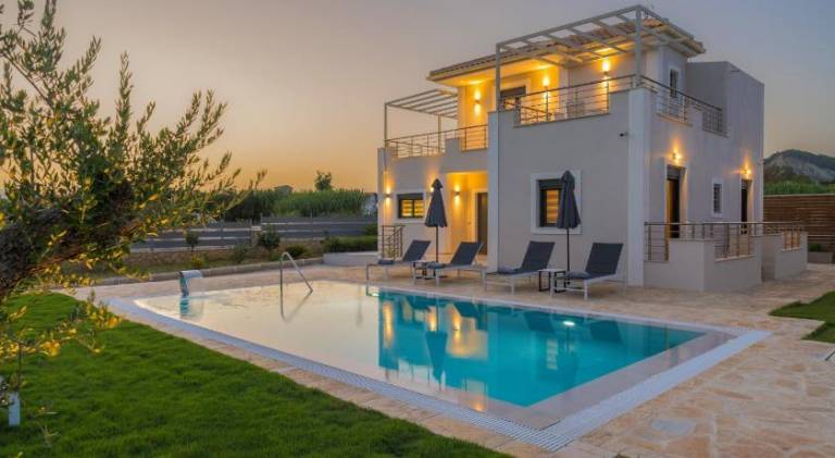 Fully equipped villa with yard, private pool & BBQ | Suitable for remote work | Pets allowed — photo 3