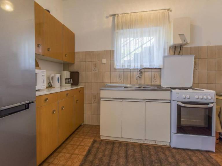 Apartment with terrace, garden & grill | Garden view — photo 3
