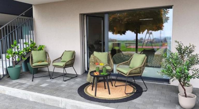 Apartment with patio | Pets allowed — photo 3