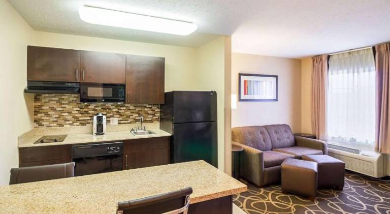 MainStay Suites Fargo - I-94 Medical Center — photo 2