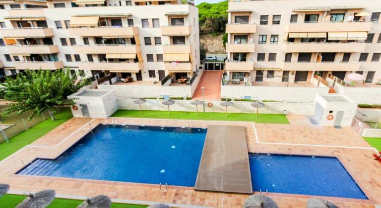 Apartment with private pool, yard & terrace in Lloret de Mar