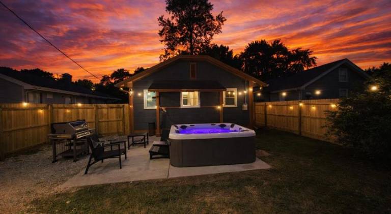 Nice house with jacuzzi | Pet-friendly in Marion, IN