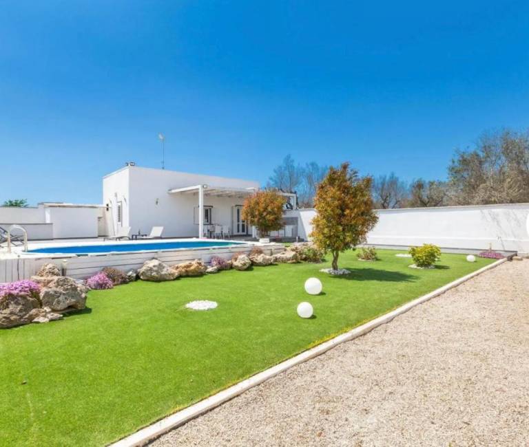 Villa with private pool, yard & terrace | Pets allowed — photo 5