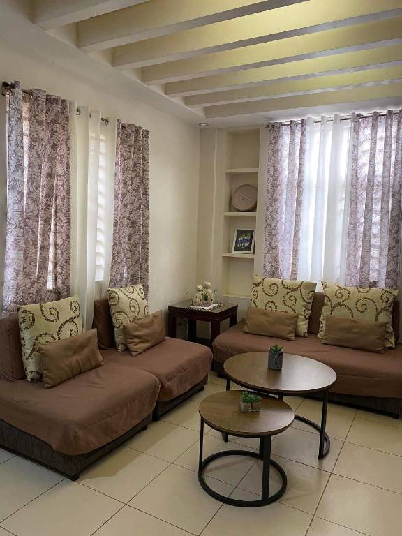 Vacation home with yard in Angeles City