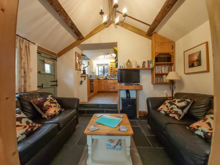 Family-friendly pleasant cottage with pool & garden | Pets allowed — photo 4