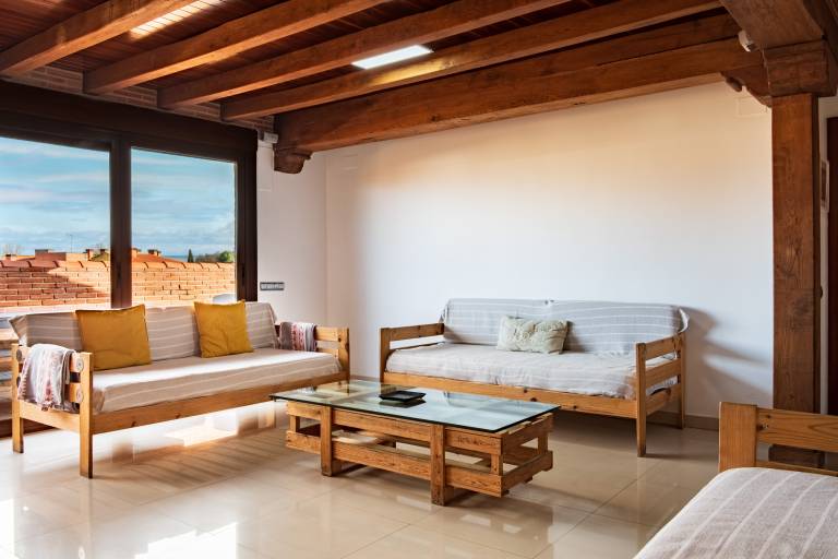 Child-friendly charming vacation home with private pool, grill & sauna | City view | Perfect for remote work | Pets allowed — photo 5
