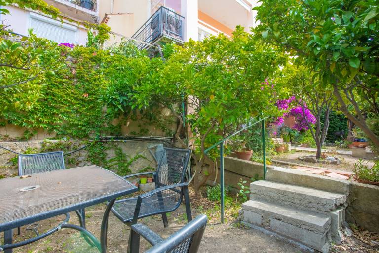 Rental apartment with terrace, yard & fast internet | Garden view — photo 3