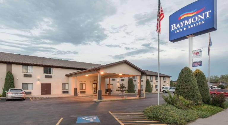Baymont by Wyndham Hot Springs — photo 2