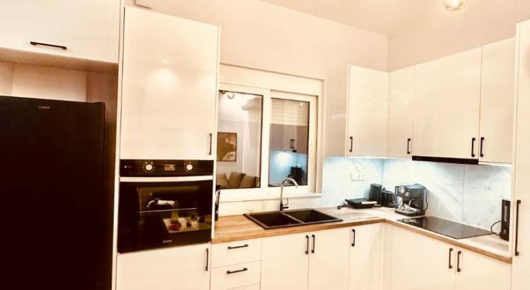 Holiday apartment with barbecue, yard & patio in East Mani