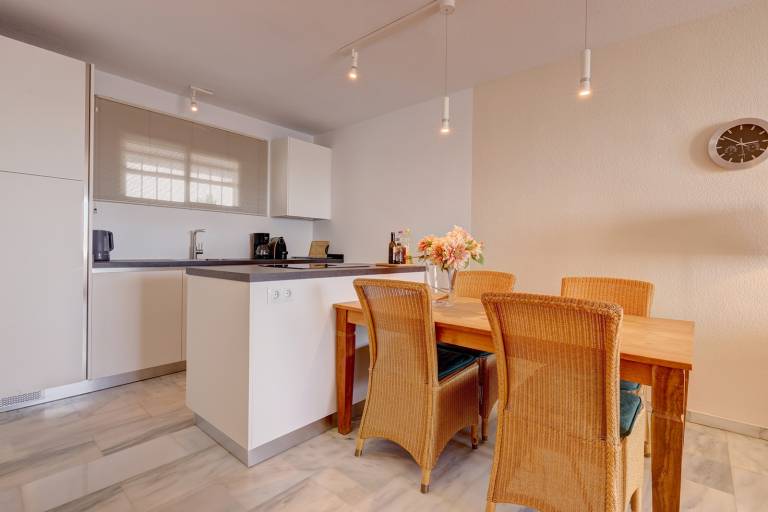 Apartment "Boulevard 302" Near the Beach wit Sea View and Pool — photo 5