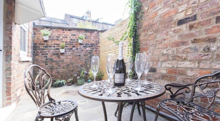 Apartment | Close to York Minster | Pet-friendly — photo 4